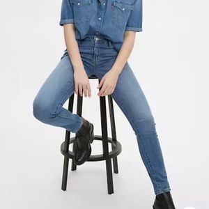 Women’s Levi’s Skinny Jeans
